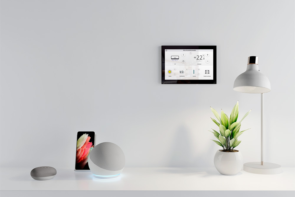 Настенная KNX-панель с цветным дисплеем для управления сценариями