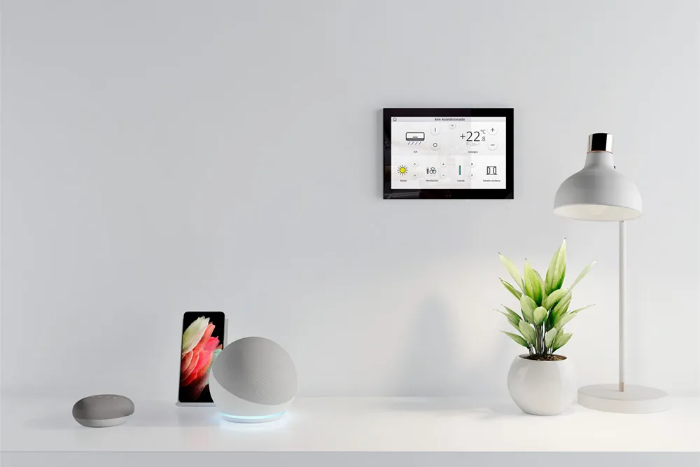 Настенная KNX-панель с цветным дисплеем для управления сценариями