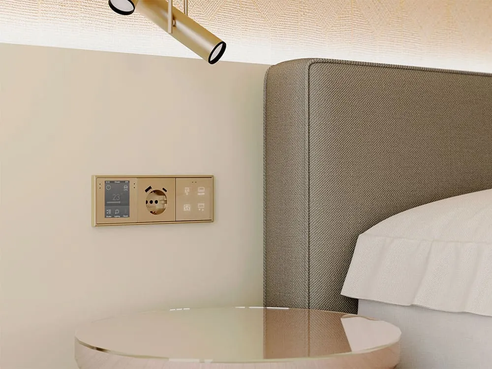 KNX-выключатель с тактильным откликом в минималистичном интерьере